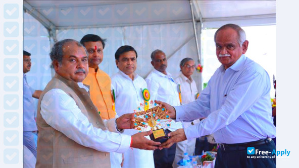 Foto de la Rajmata Vijayaraje Scindia Krishi Vishwa Vidyalayadouble-dagger #4