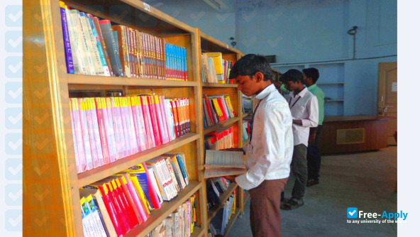 Foto de la Thanthai Periyar Government Institute of Technology #2