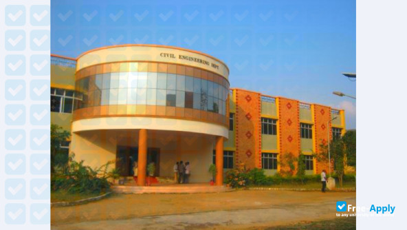 Foto de la Thanthai Periyar Government Institute of Technology #4