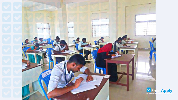 Foto de la M E T Engineering College #3