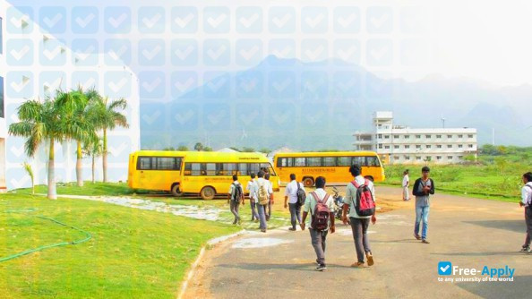 Foto de la M E T Engineering College #9