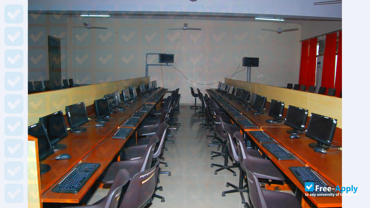 Photo de l’Applied College of Management and Engineering #2