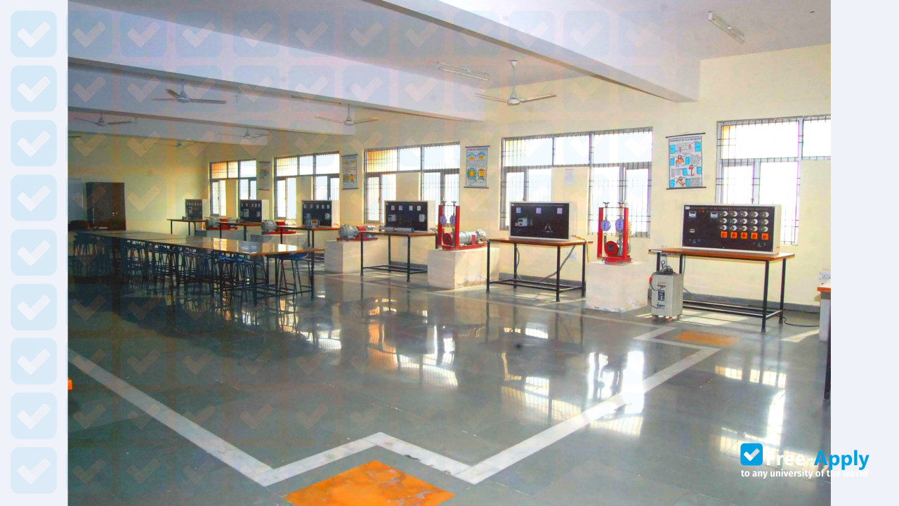 Foto de la Applied College of Management and Engineering