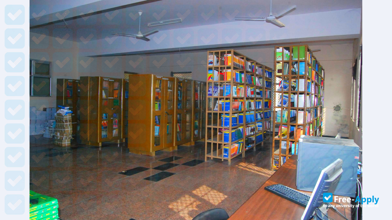 Photo de l’Applied College of Management and Engineering #3
