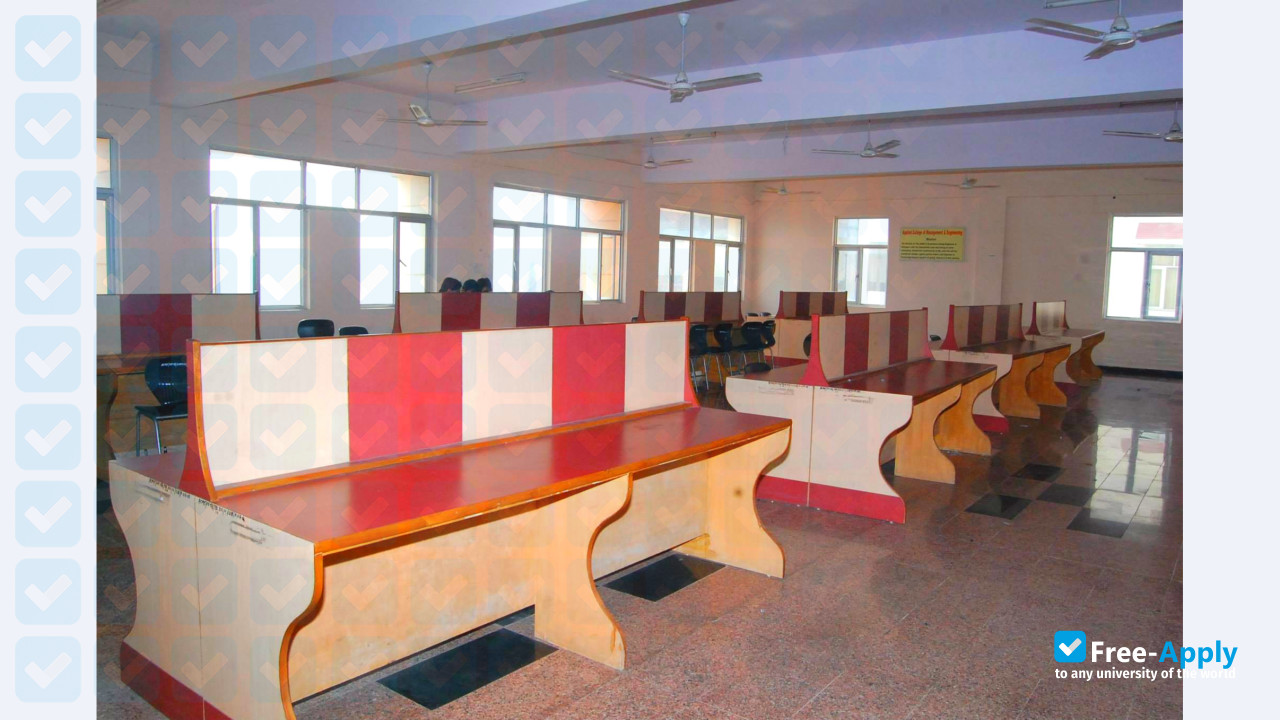 Photo de l’Applied College of Management and Engineering #8