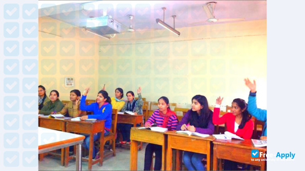 Bharati College University of Delhi фотография №10