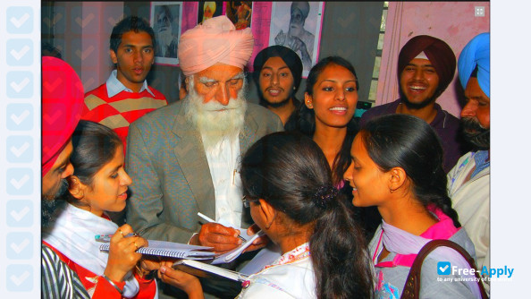 Photo de l’Sri Guru Tegh Bahadur Khalsa College #8