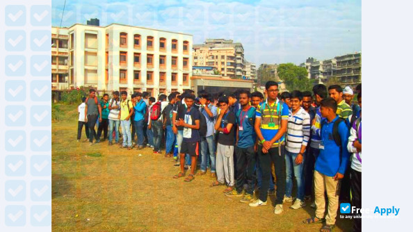 C H M College photo #2
