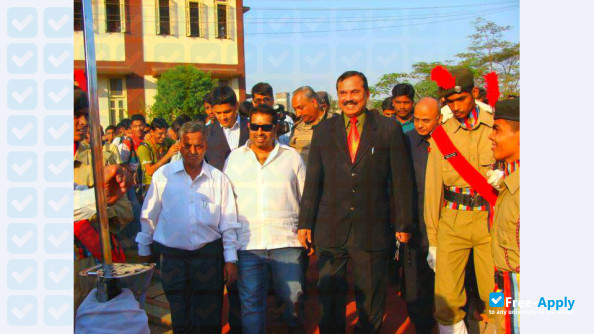 C H M College photo #7