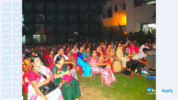 Foto de la Basanti Devi College #4