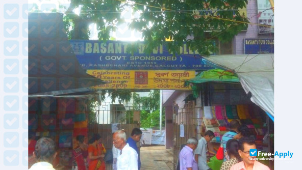 Foto de la Basanti Devi College #6