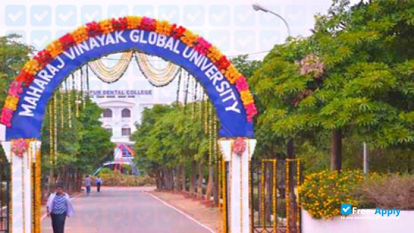 Foto de la Maharaj Vinayak Global University #8