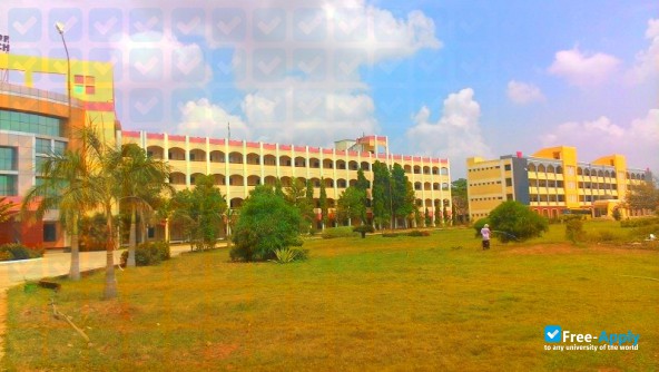 Foto de la V R S College of Engineering and Technology #9