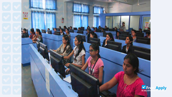 Smt Hiraben Nanavati Institute of Management and Research for Women фотография №3