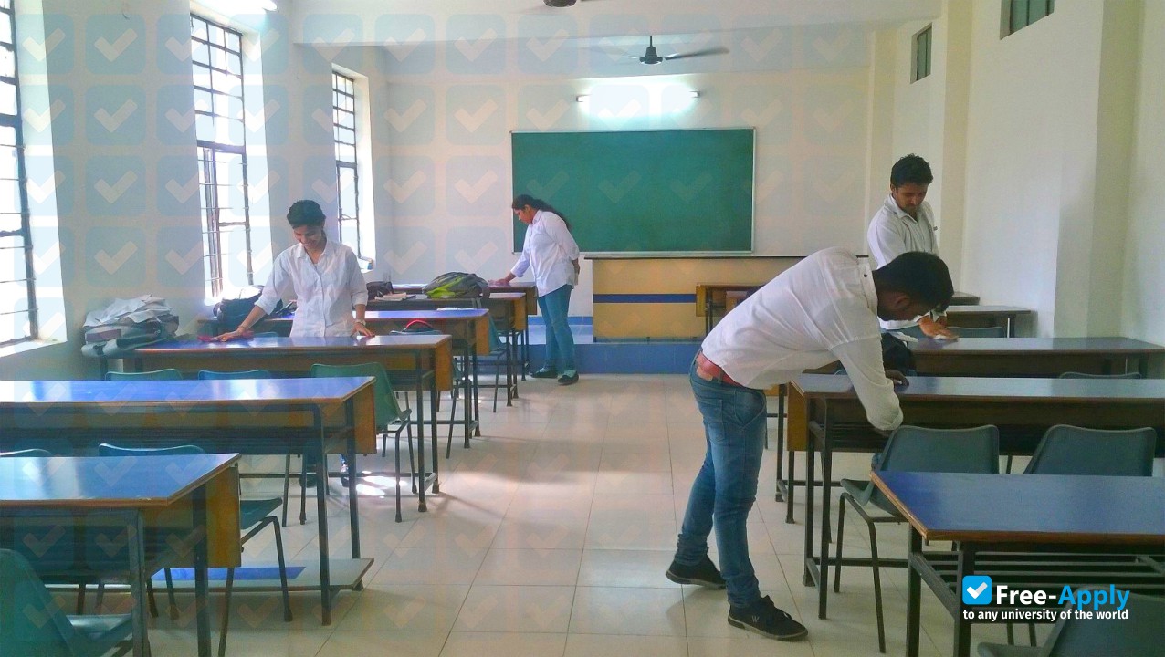 Saaii College of Medical Science and Technology photo #10