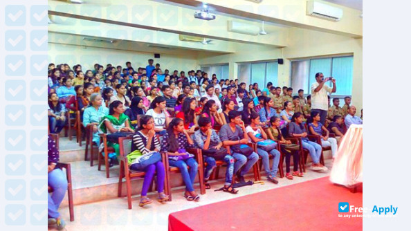 Photo de l’Maharshi Dayanand College of Arts Science & Commerce Parel Mumbai India #6
