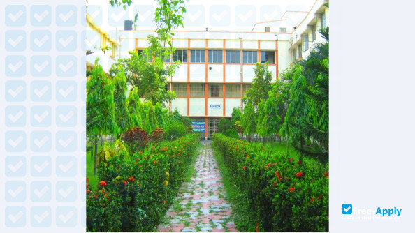 Foto de la Bhairab Ganguly College #7