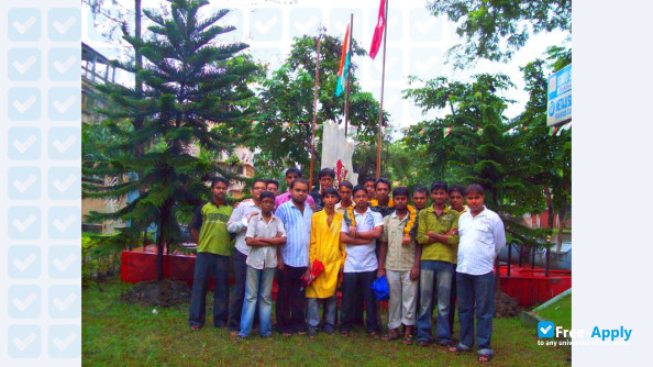 Foto de la Bhairab Ganguly College #8