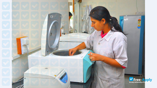 Foto de la B V Patel Pharmaceutical Education and Research Development #6