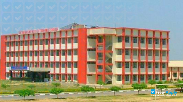 Foto de la Sant Baba Bhag Singh University #4