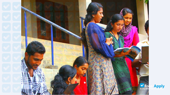 Foto de la Ettumanoorappan College #2