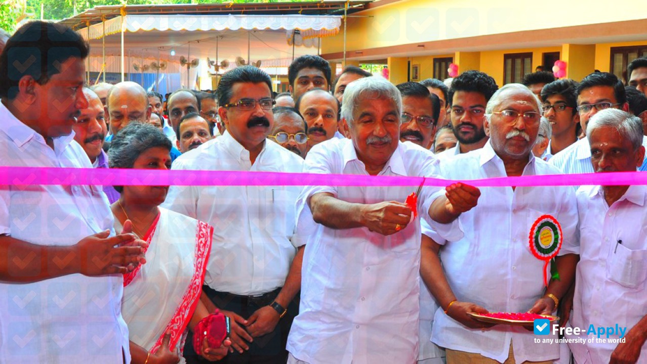 Foto de la Ettumanoorappan College #11