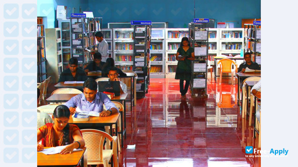 Foto de la Ettumanoorappan College #3