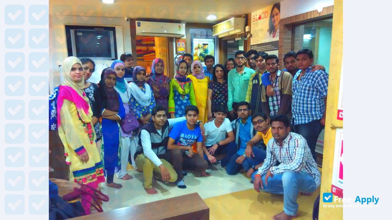 Y B Chavan College of Pharmacy фотография №3