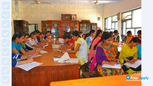 Foto de la Kakaraparti Bhavanarayana College #2
