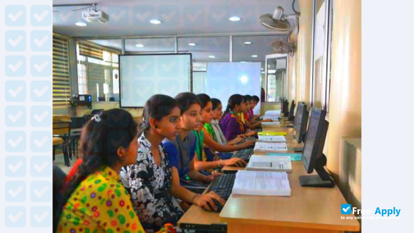 Foto de la Kakaraparti Bhavanarayana College #5
