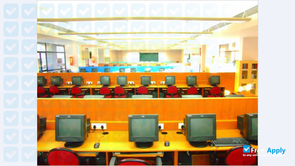 Foto de la South Indian Education Society #5