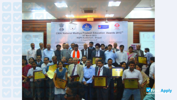 Foto de la Chanakya Law College #7