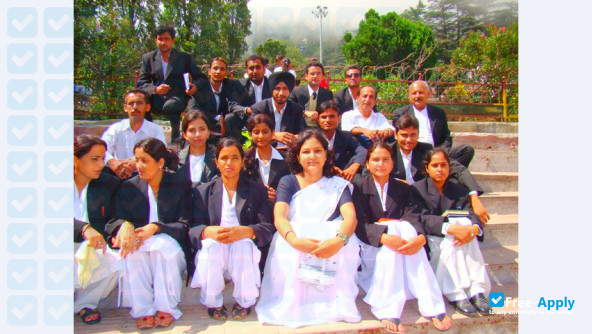 Foto de la Chanakya Law College #4