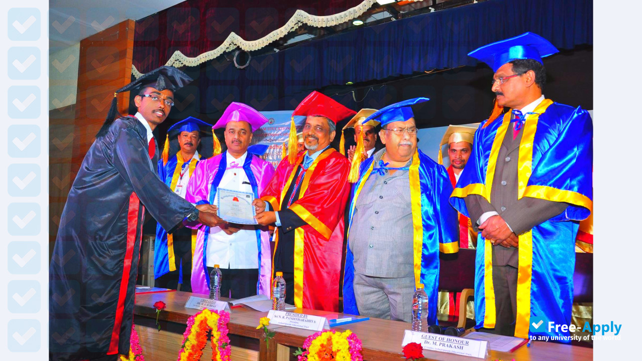 Photo de l’Seshadripuram Commerce College #3