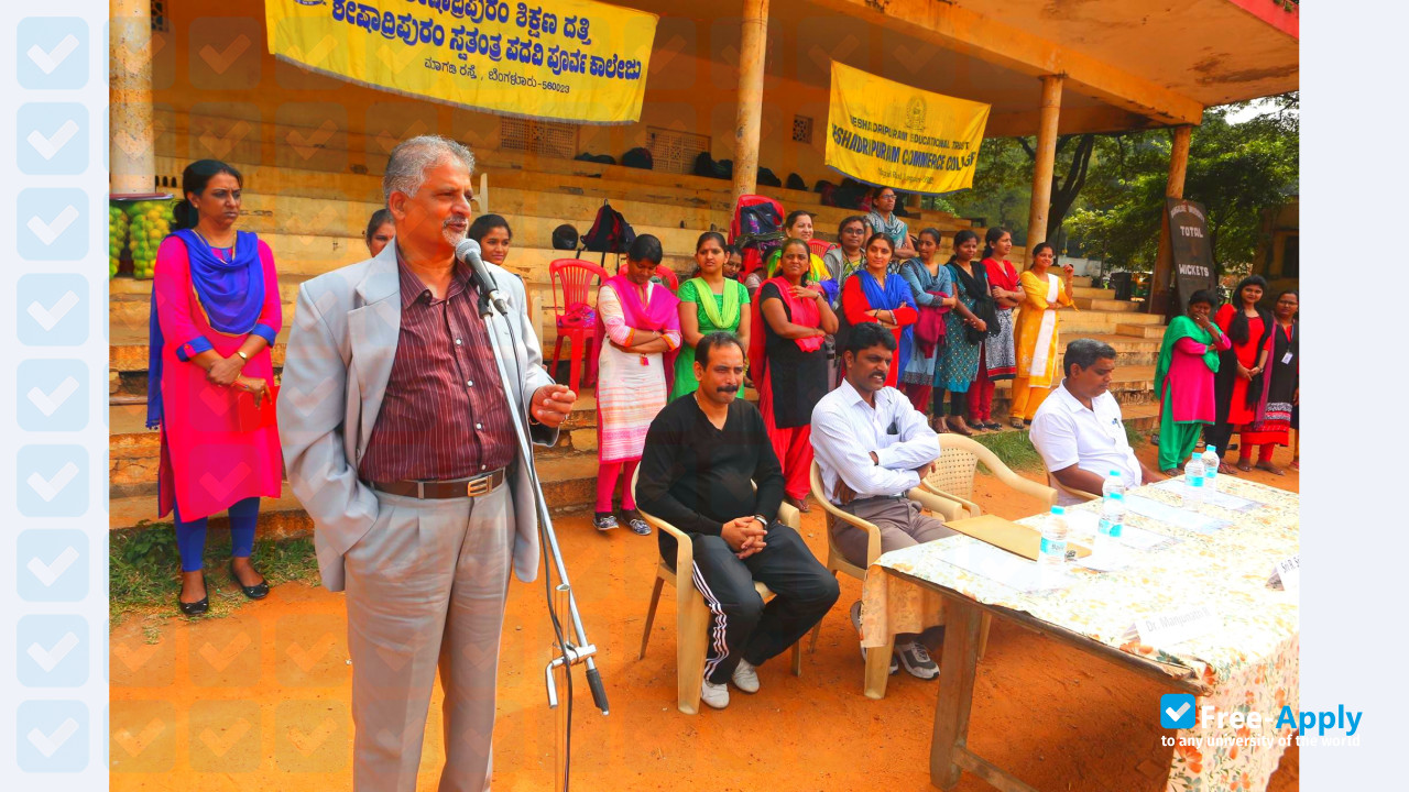 Photo de l’Seshadripuram Commerce College #6