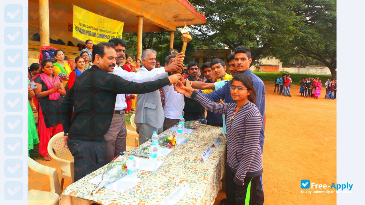 Photo de l’Seshadripuram Commerce College #7