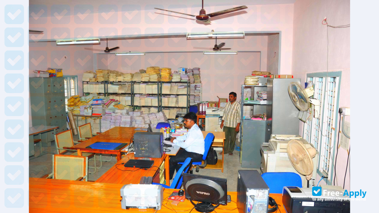 Foto de la Khader Memorial College of Engineering & Technology Devarakonda #10