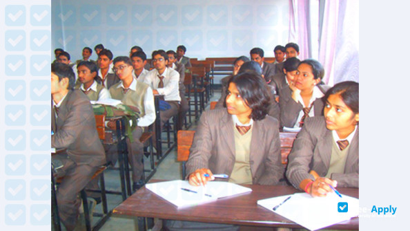 Photo de l’D S Institute of Technology & Management #2