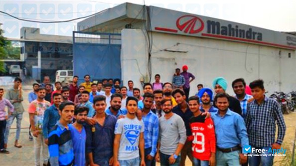 Foto de la Mehr Chand Polytechnic College #8