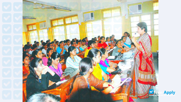 SIES College of Commerce and Economics photo #7