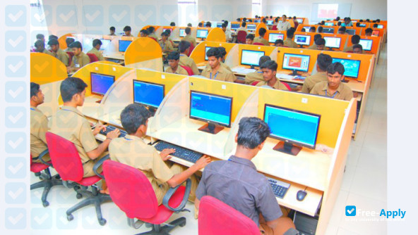 Foto de la Shivani College of Engineering and Technology #2