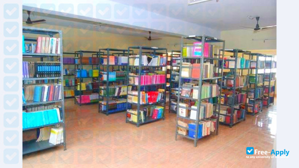 Foto de la Jaya College of Arts & Science #11