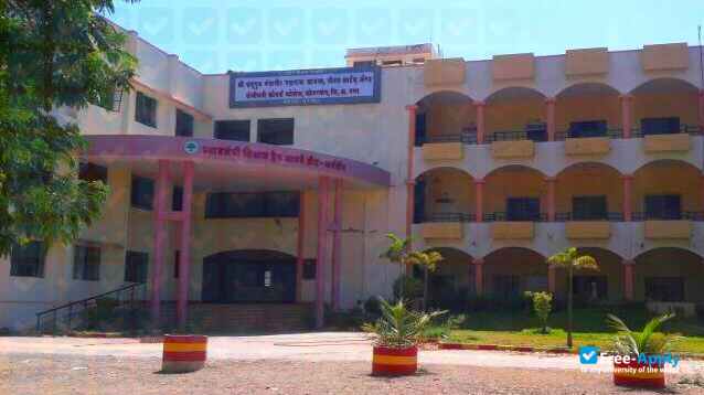 Photo de l’Shri Sadguru Gangageer Maharaj Science Gautam Arts and Sanjivani Commerce College #1