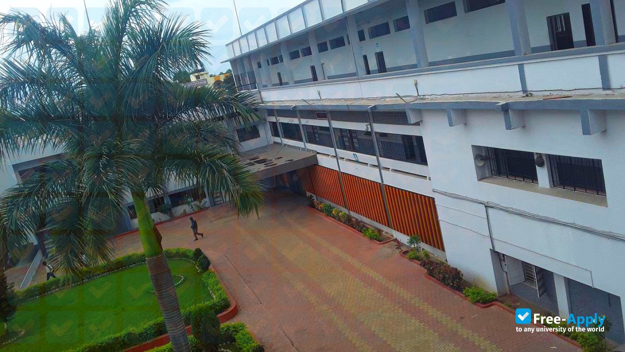 Shri Sadguru Gangageer Maharaj Science Gautam Arts and Sanjivani Commerce College photo #2