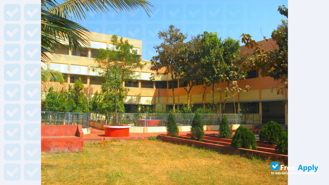 Foto de la Kulti College #4