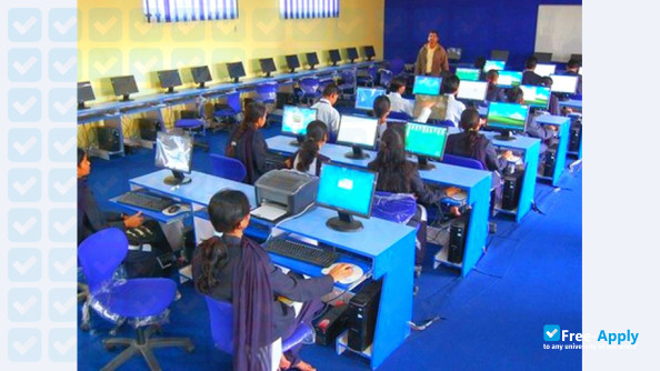 Photo de l’Crescent College of Technology #1