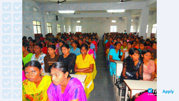 Photo de l’Aakarapu Sharath Chandrika Devi Memorial College for Women #9