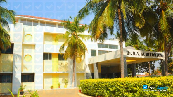 Foto de la Dr. R. V. Arts and Science College #12