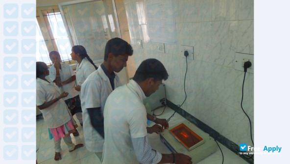 Foto de la Dr. R. V. Arts and Science College #8