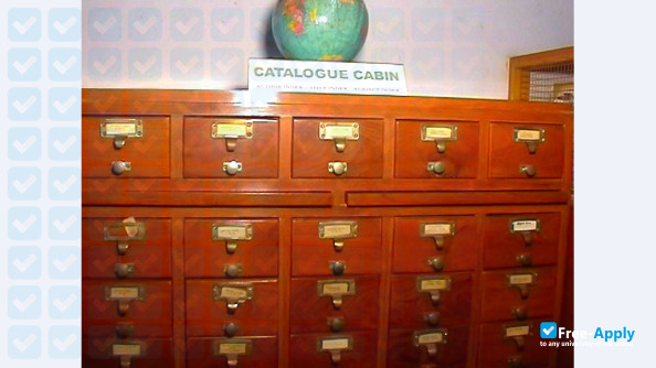 Foto de la D. N. R. College of Law #5
